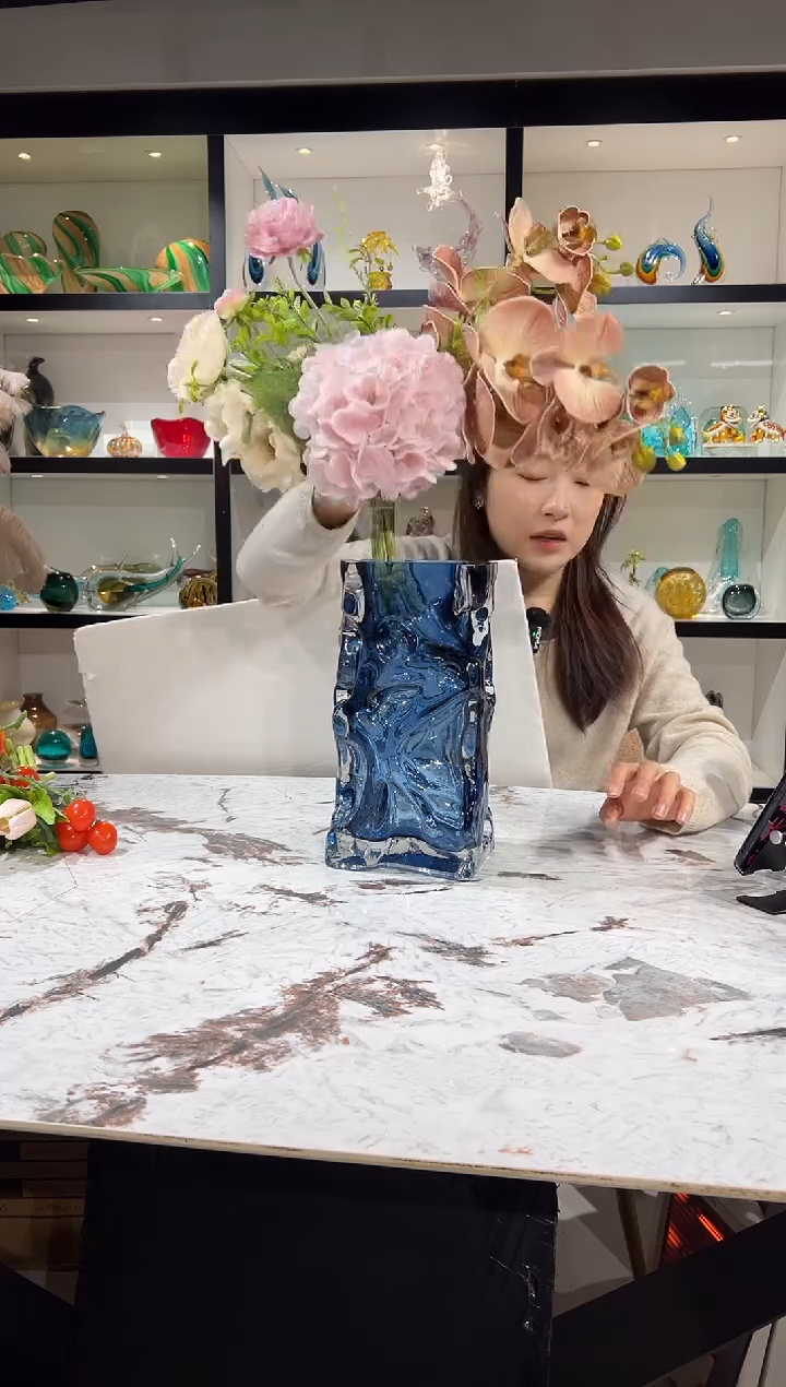 设计师款蓝色花瓶