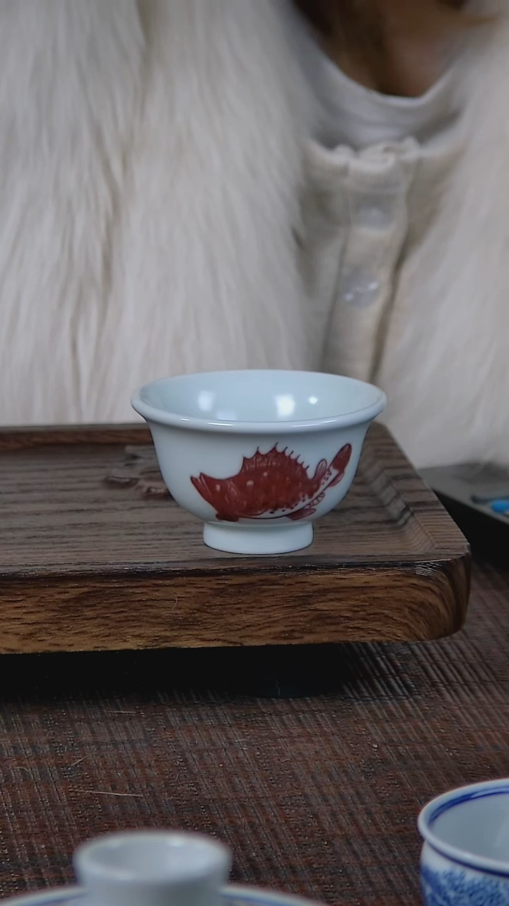 【闪购商品】折葵非器手工手绘釉里红鱼小压手杯