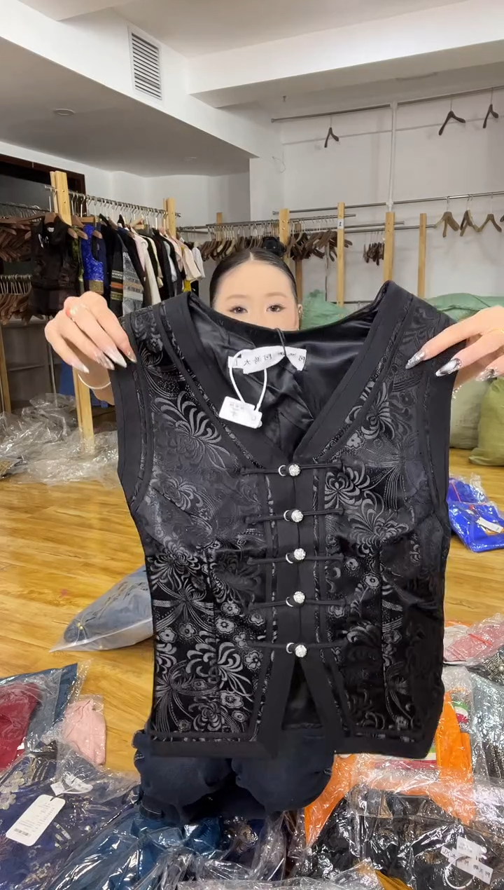 马甲       L码        105-115斤