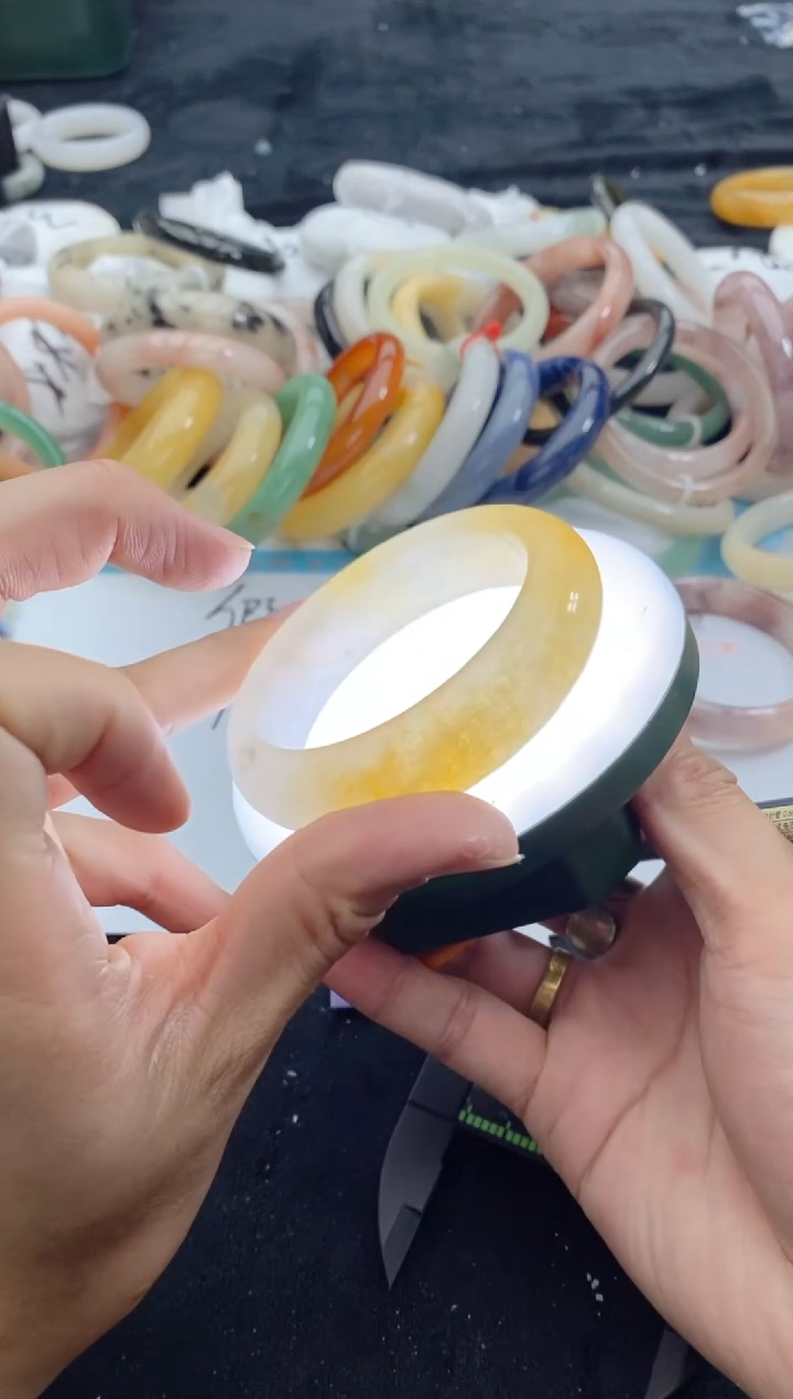 【闪购商品】石英质玉手镯未镶嵌61