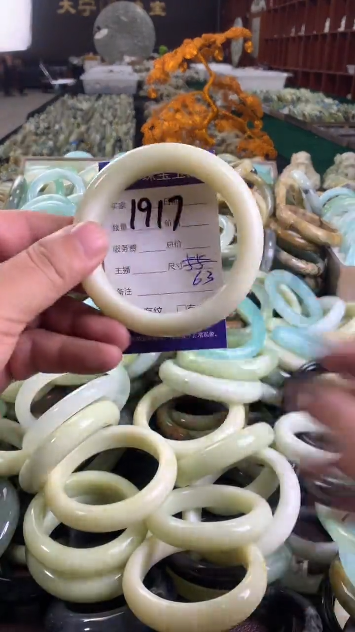 未镶嵌蛇纹石玉手镯1917