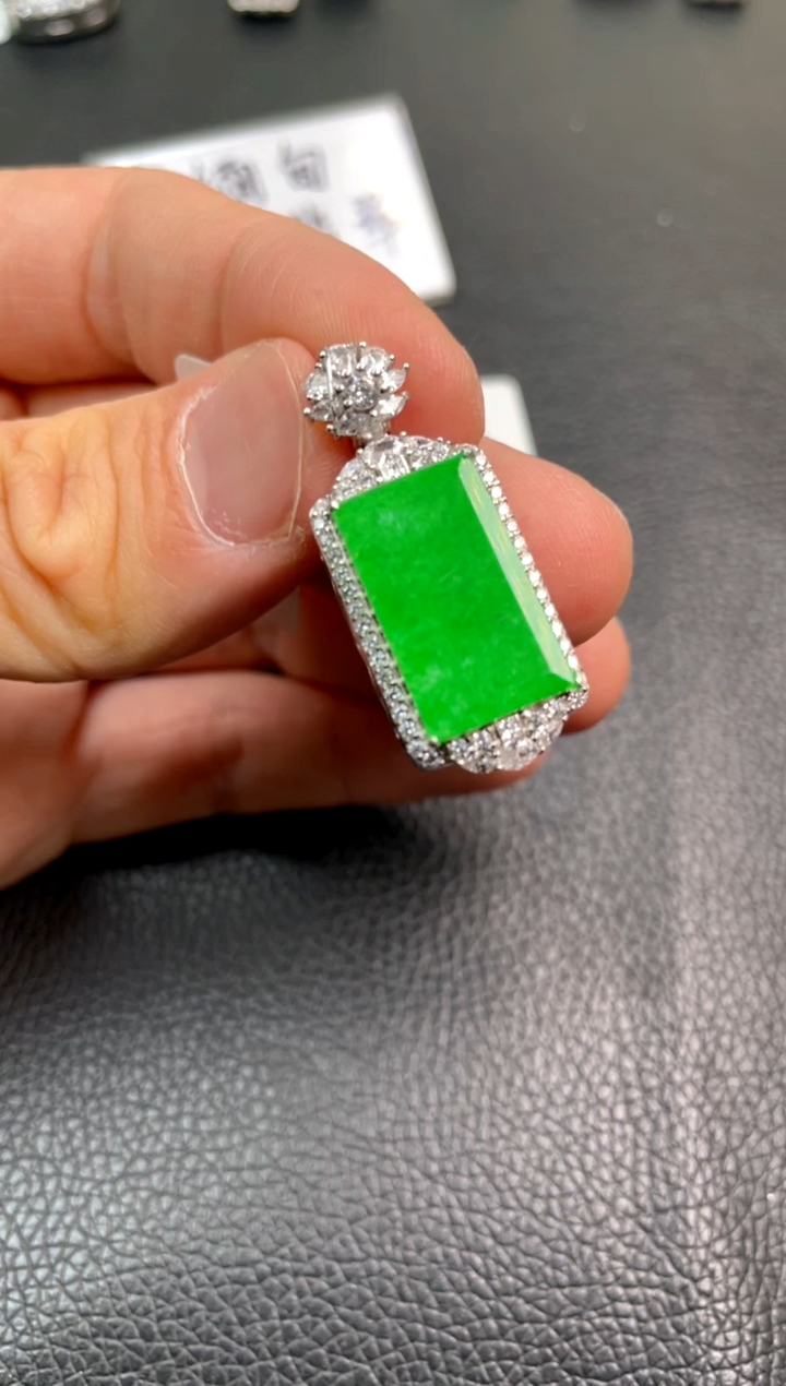 【闪购商品】翡翠吊坠(不含链)银S925镶嵌dz1