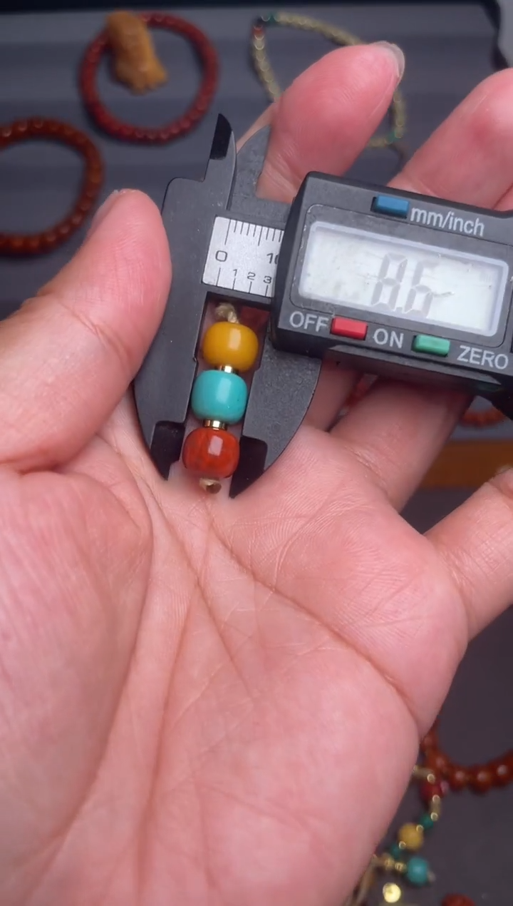 石英质玉多样性发货未镶嵌8红绿灯