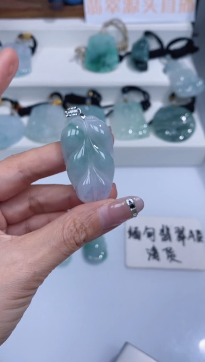 颈饰银S925镶嵌翡翠吊坠