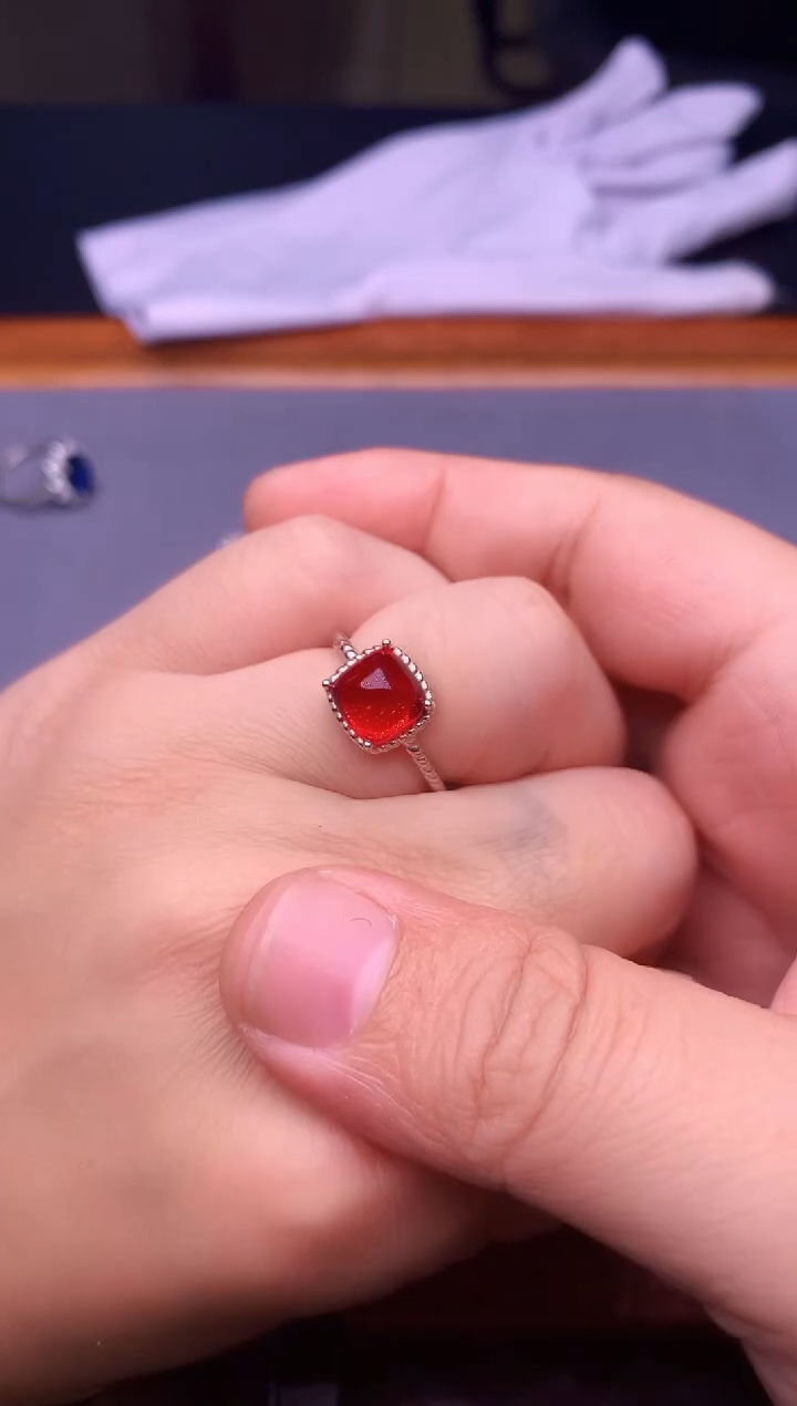 【闪购商品】红宝石戒指银S925镶嵌............