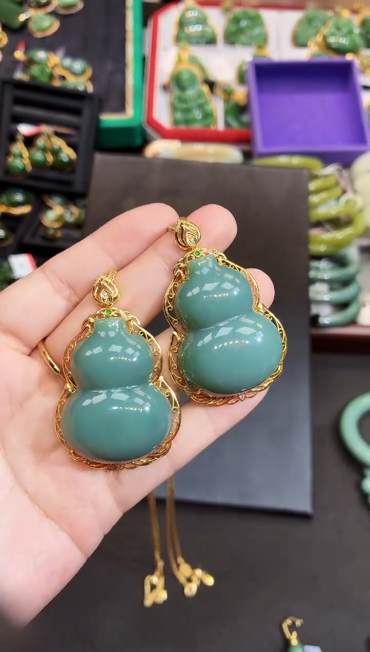 吊坠(赠链)18K金镶嵌和田玉多样性发一