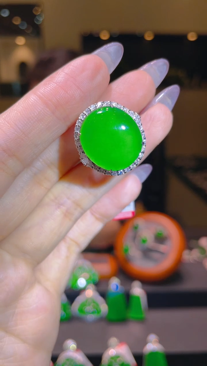 【闪购商品】翡翠18K金镶嵌颈饰天然A货翡翠A70