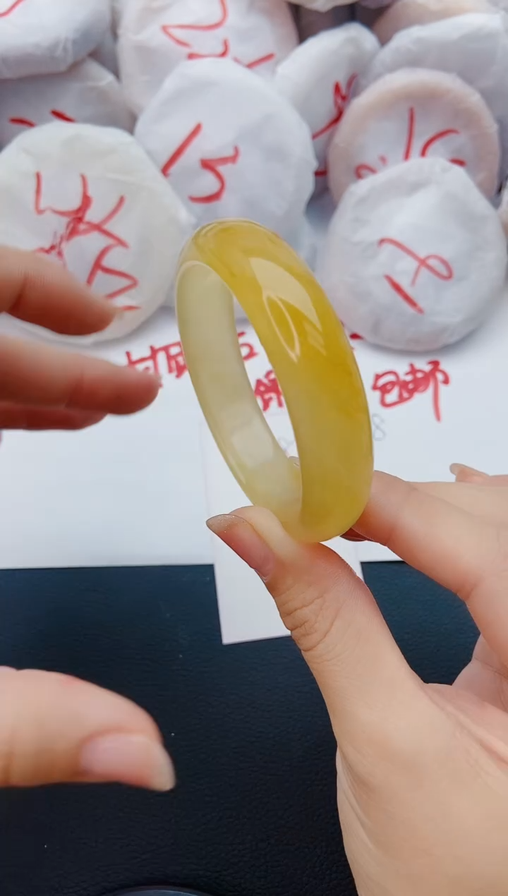 石英质玉手镯未镶嵌J18-56-57