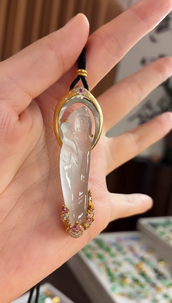 颈饰18K金镶嵌翡翠吊坠