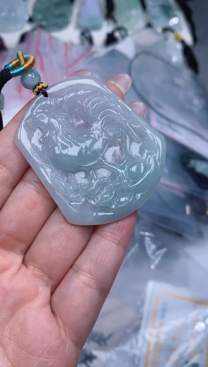 颈饰未镶嵌翡翠吊坠