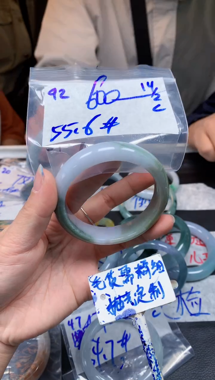 【闪购商品】定制翡翠未镶嵌92毛货需精细抛光手镯多样性拍一发一