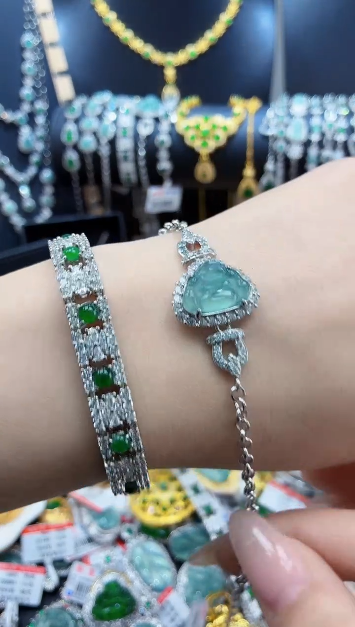 翡翠未镶嵌颈饰天然翡翠a货 多样性发其一