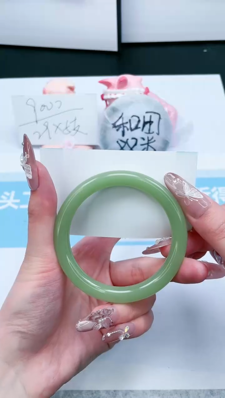 【闪购商品】石英质玉手镯未镶嵌96-58.7