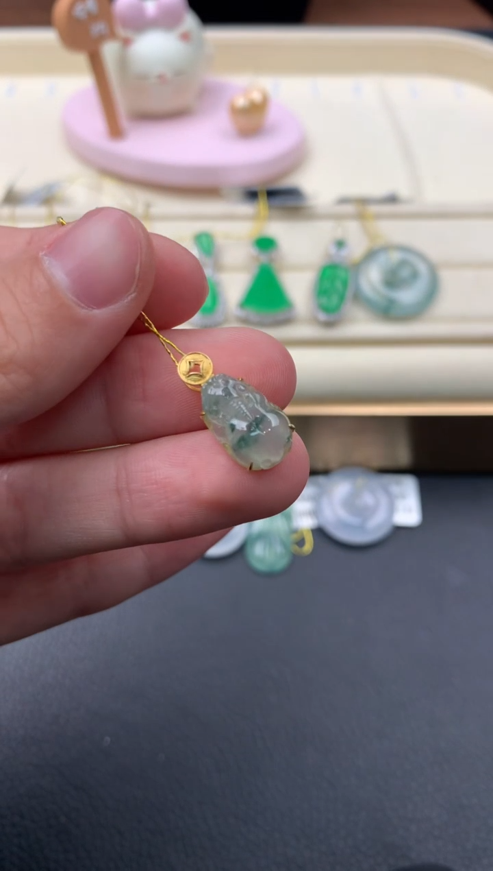 【闪购商品】翡翠颈饰18K金镶嵌A606....