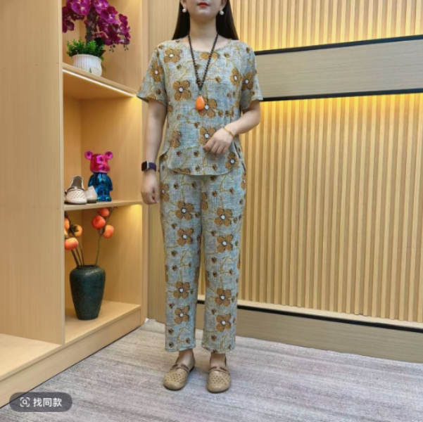 薄款宽松型休闲风中老年女装洋气休闲四叶草圆领套装