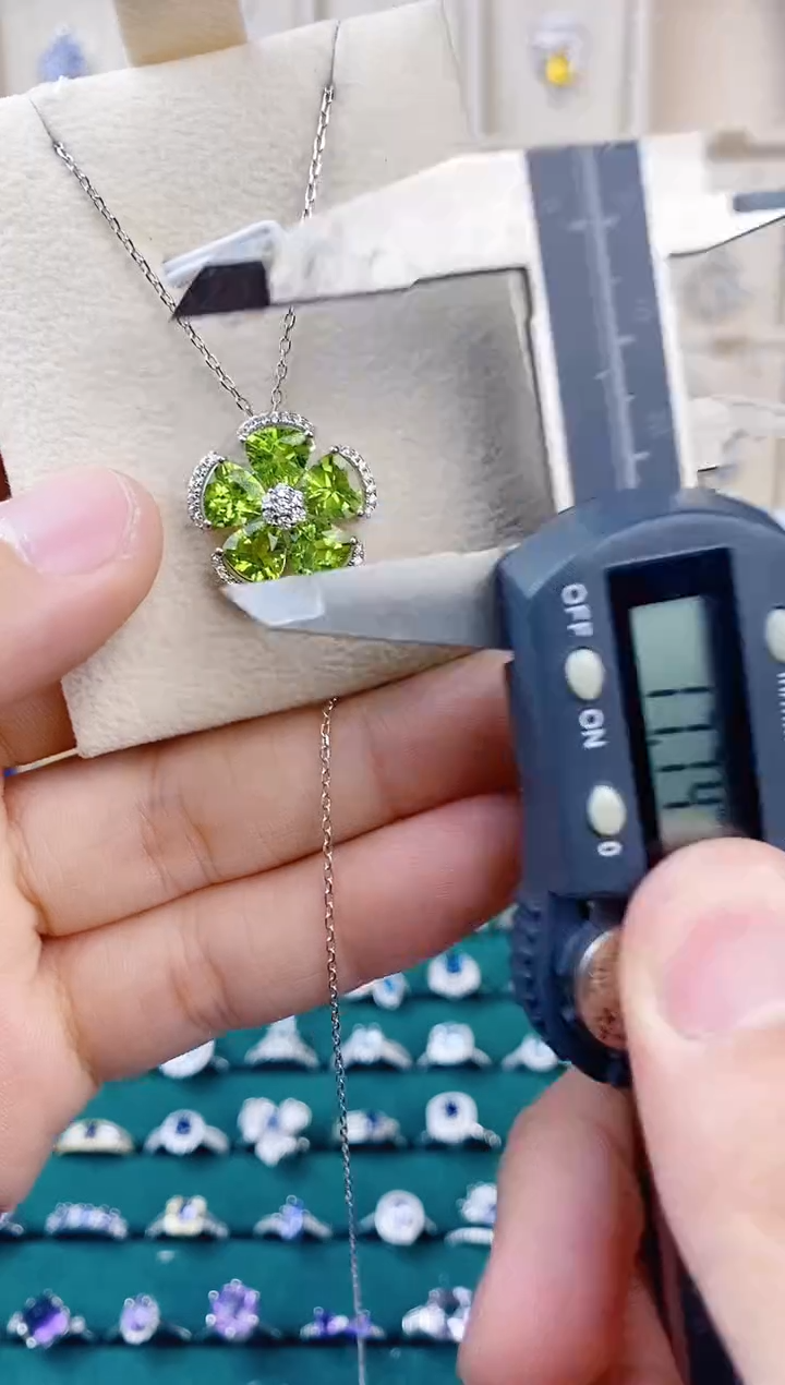 【闪购商品】橄榄石吊坠银S925镶嵌左下角看不见小磕碰