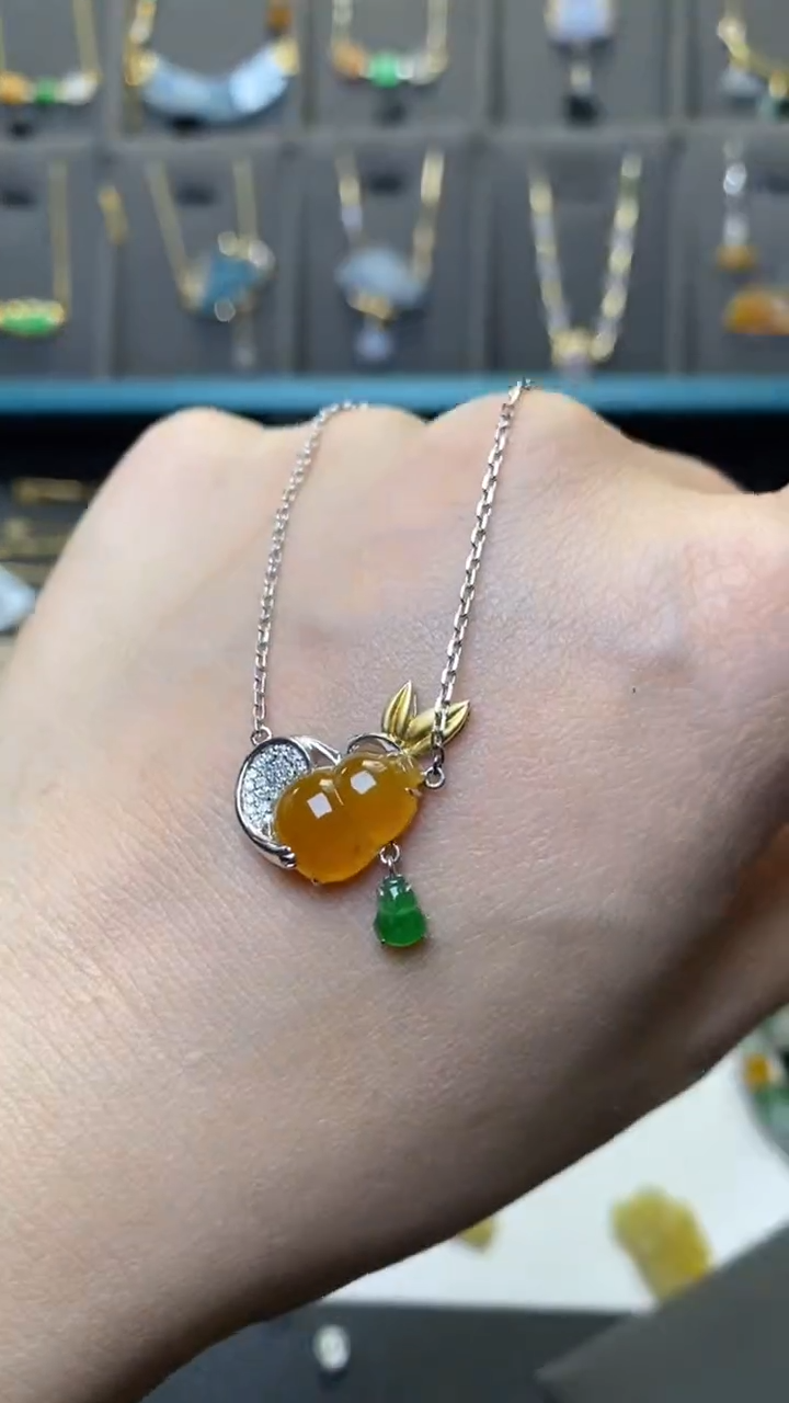 颈饰18K金镶嵌翡翠净货37550