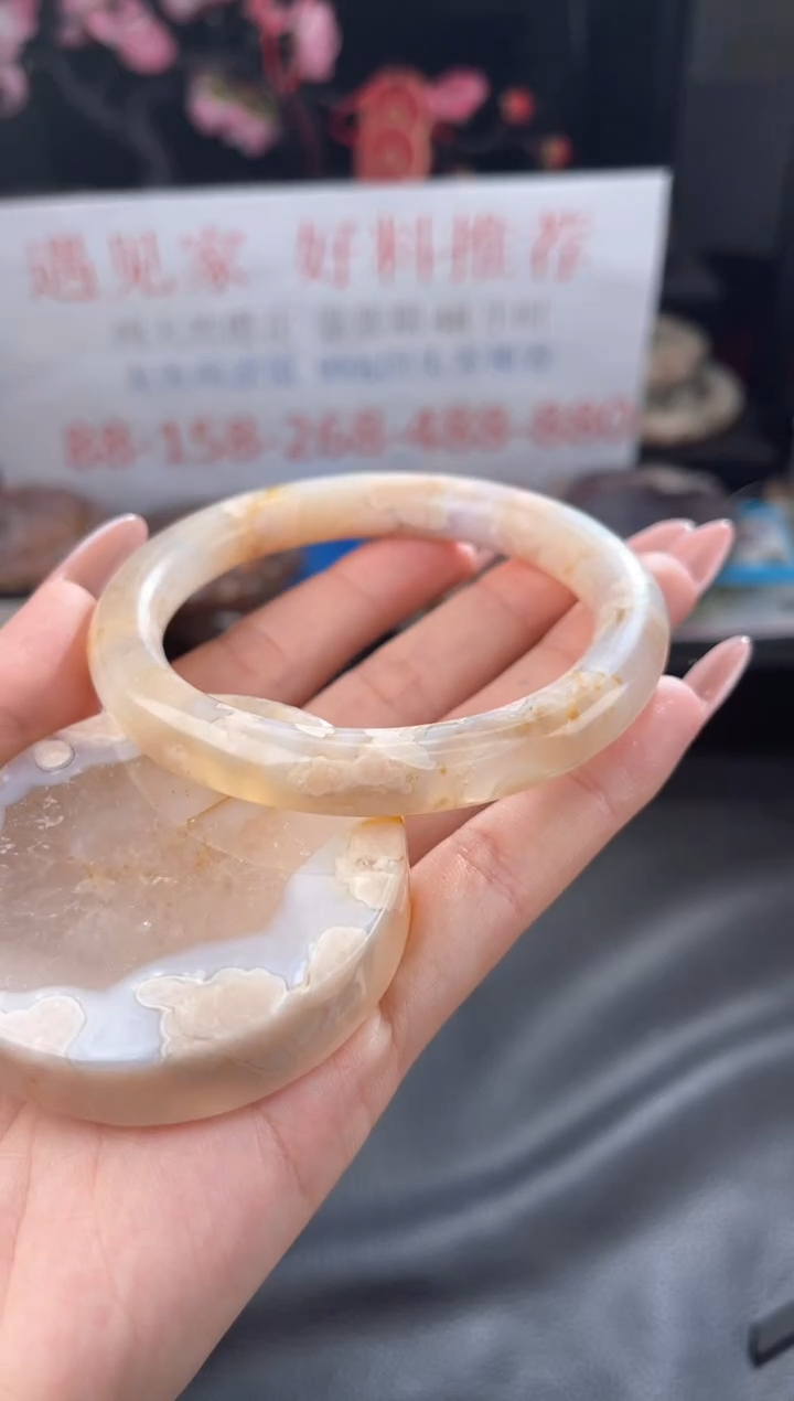 【闪购商品】石英质玉手镯未镶嵌58