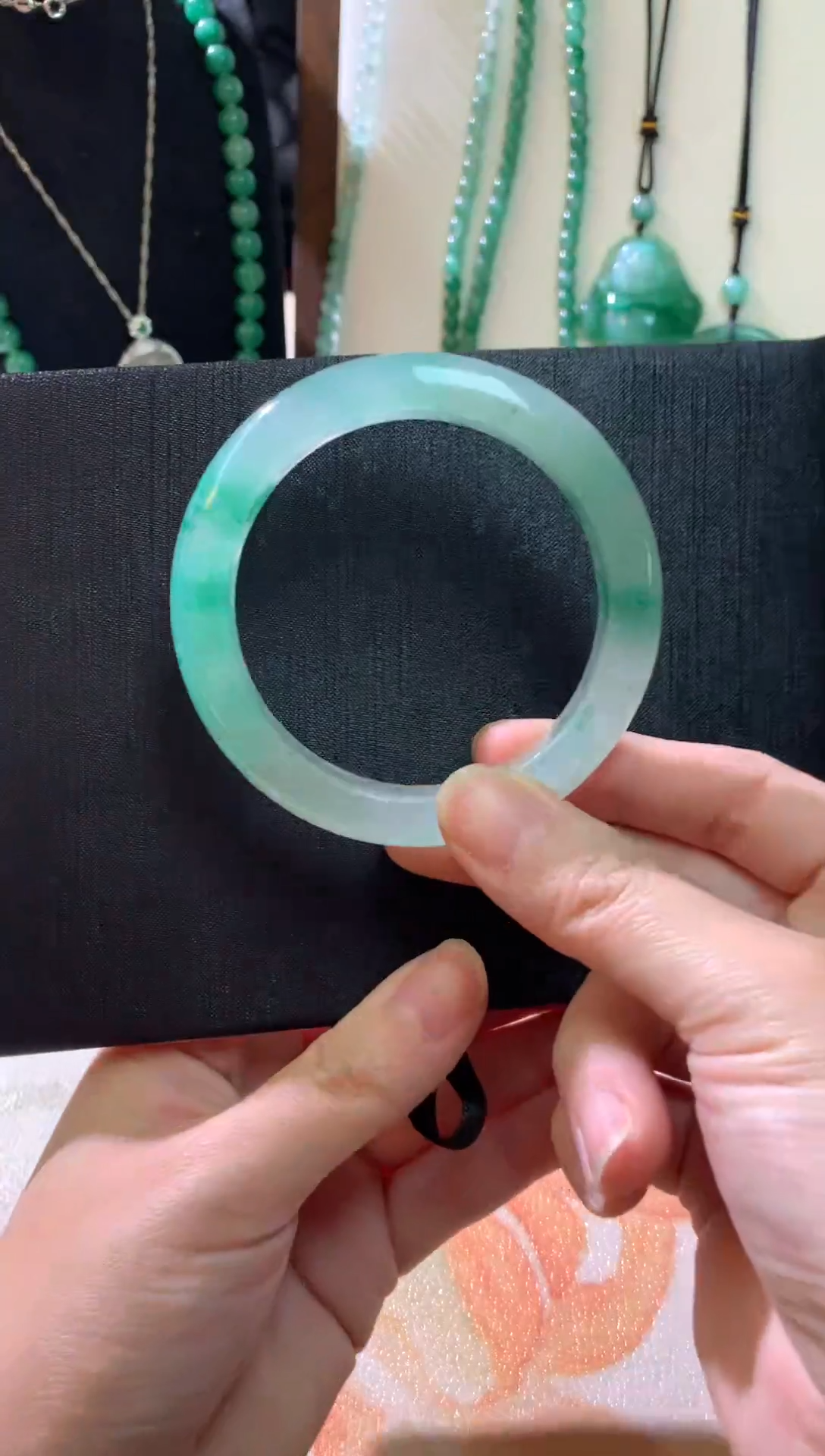 未镶嵌手镯石英质玉（非洲翠）57-58手镯