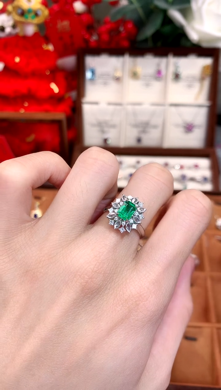 【闪购商品】祖母绿戒指18K金镶嵌1.01ct/天然宝石/七天无理由