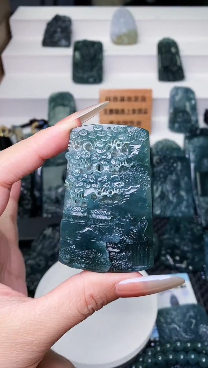 颈饰未镶嵌翡翠 