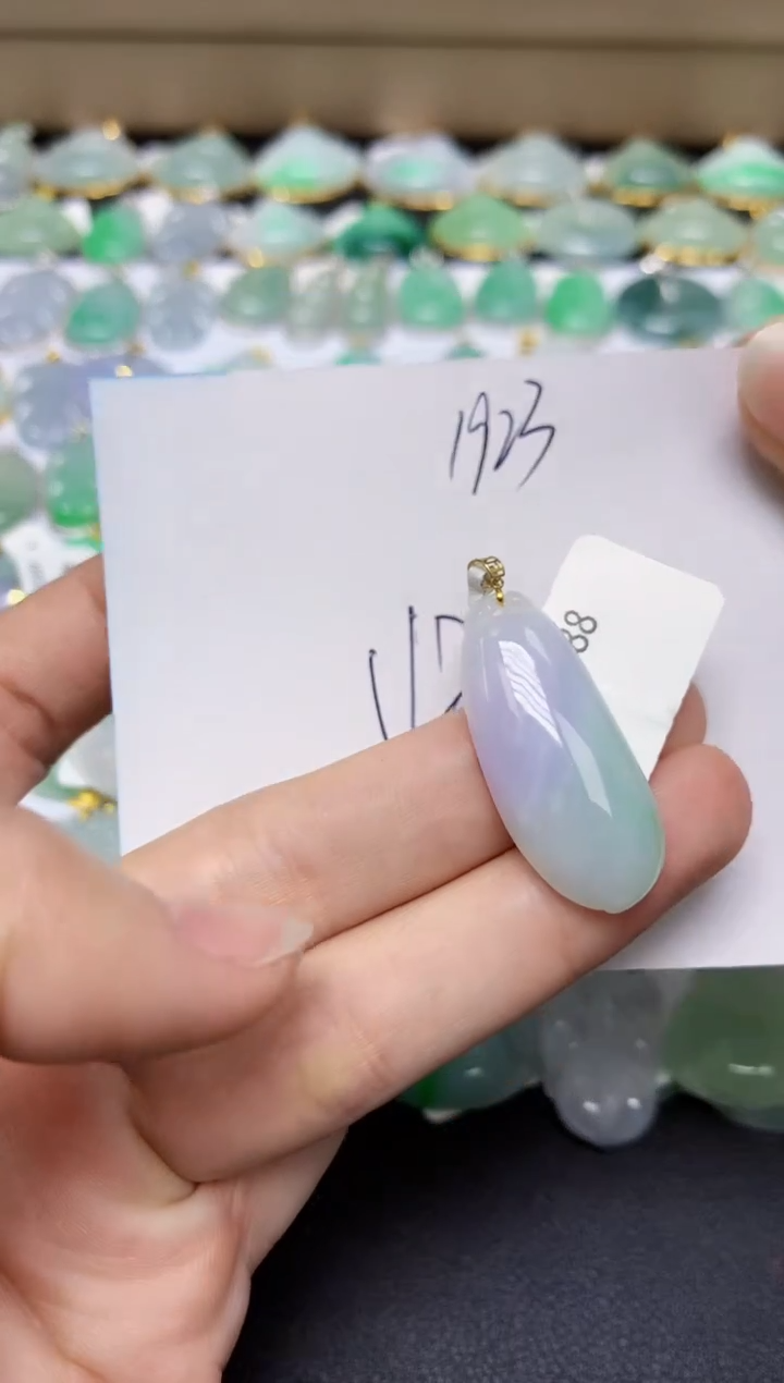 翡翠18K金镶嵌颈饰天然翡翠A货