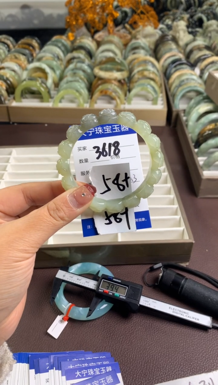 【闪购商品】蛇纹石玉手镯未镶嵌3618