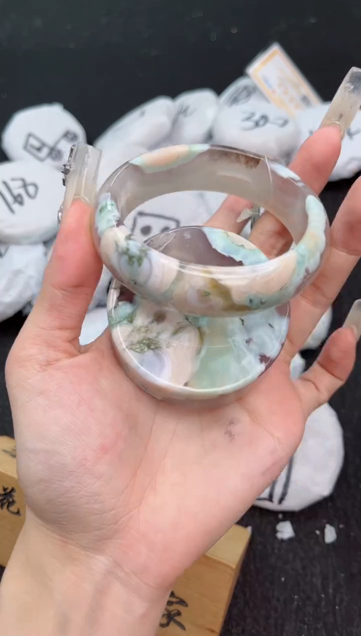 石英质玉手镯未镶嵌61圈口S9436