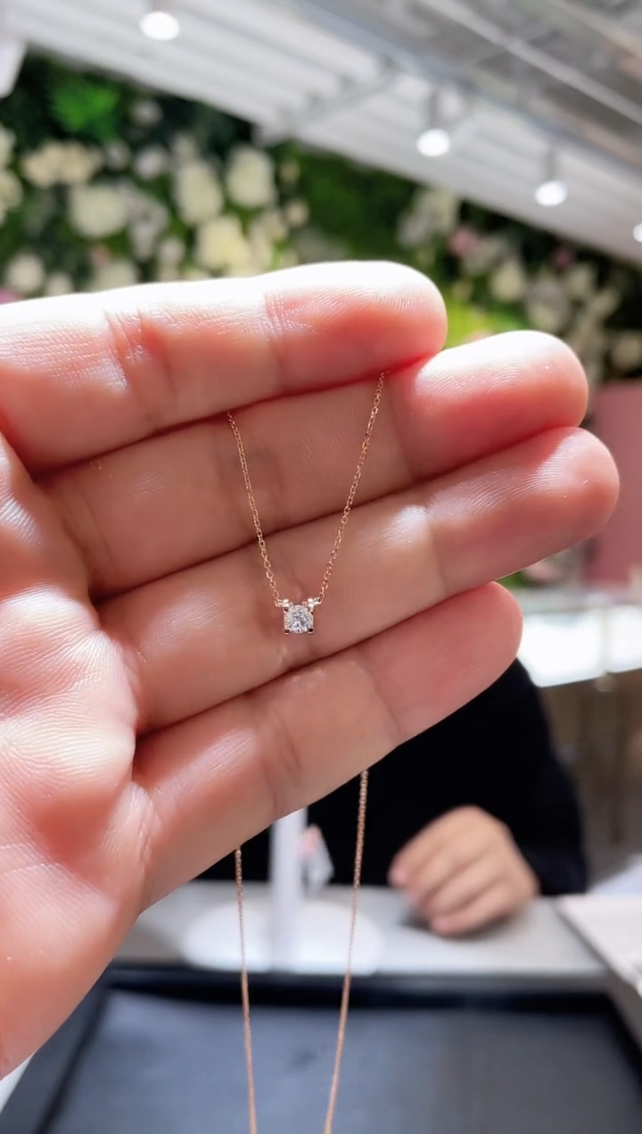 【闪购商品】钻石颈饰18K金镶嵌0.21ct