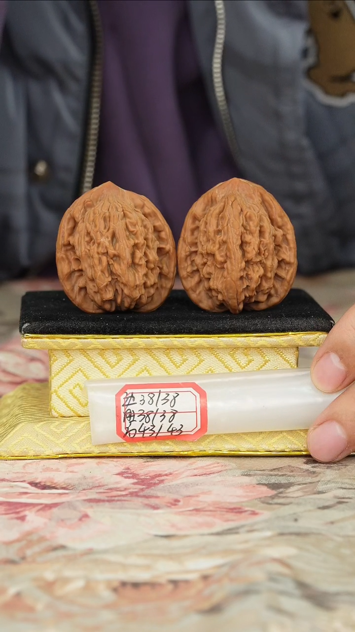 【闪购商品】文玩核桃把件麦穗虎头