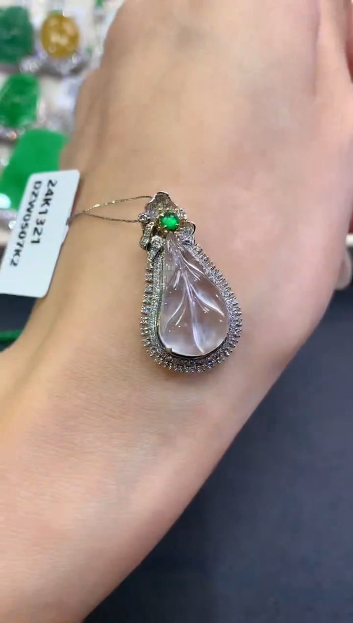 【闪购商品】翡翠吊坠(不含链)18K金镶嵌q67       