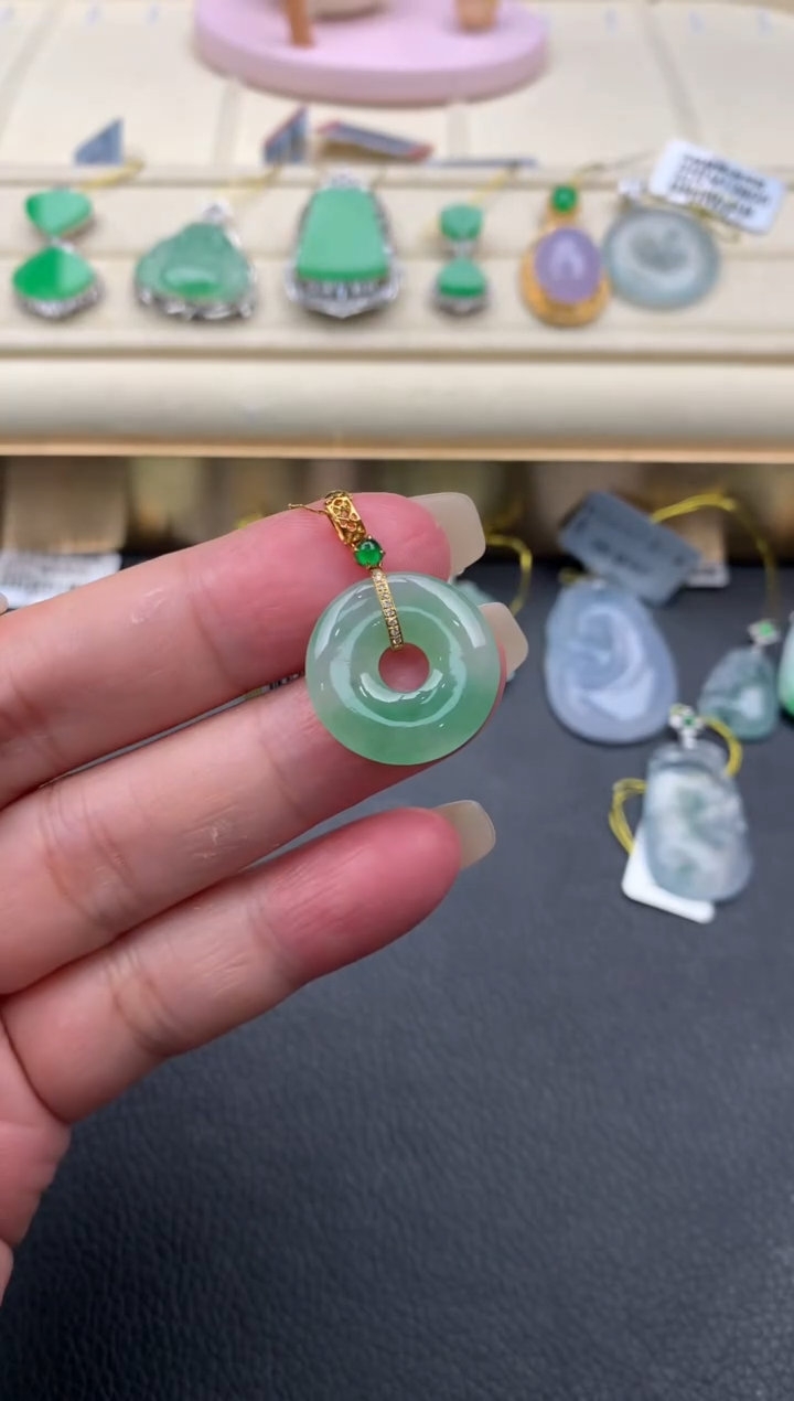 【闪购商品】翡翠颈饰18K金镶嵌Q448     