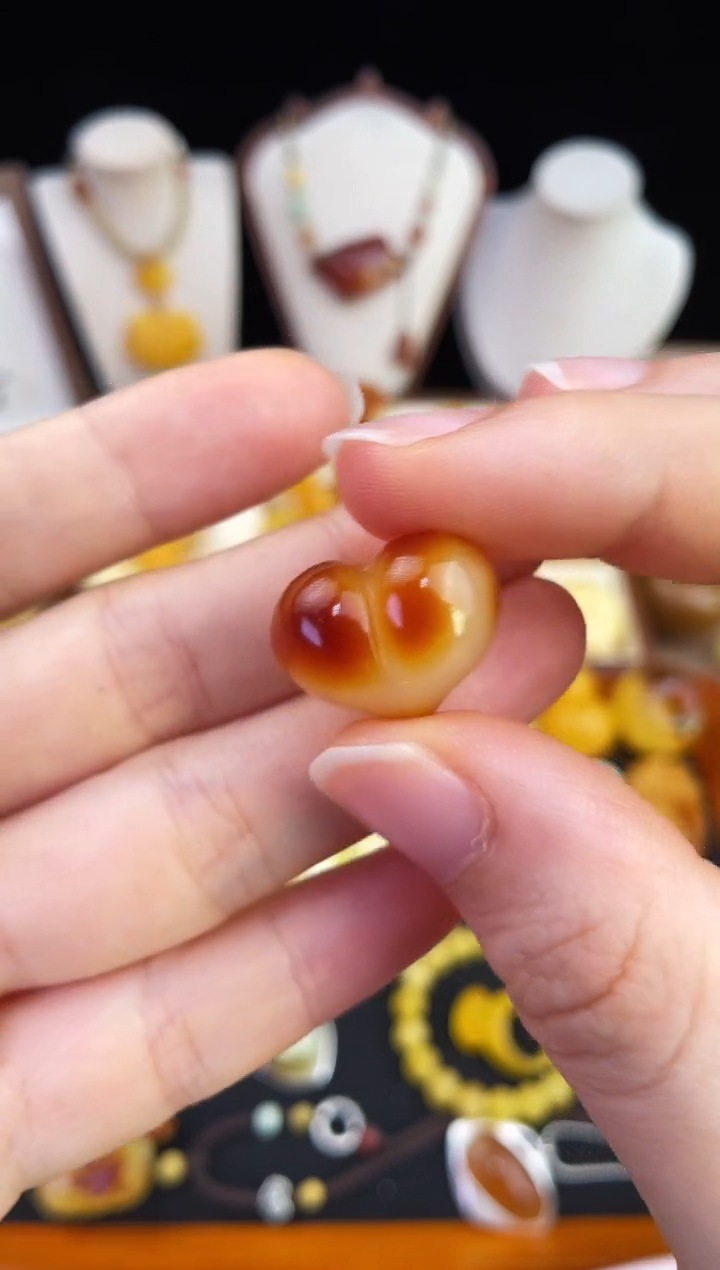 琥珀未镶嵌珠宝奇石柒月