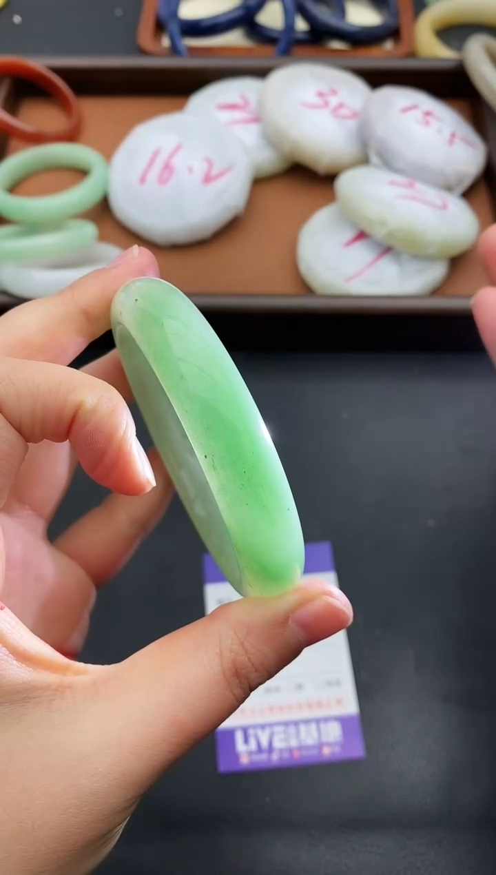 未镶嵌手镯石英质玉176+58.5