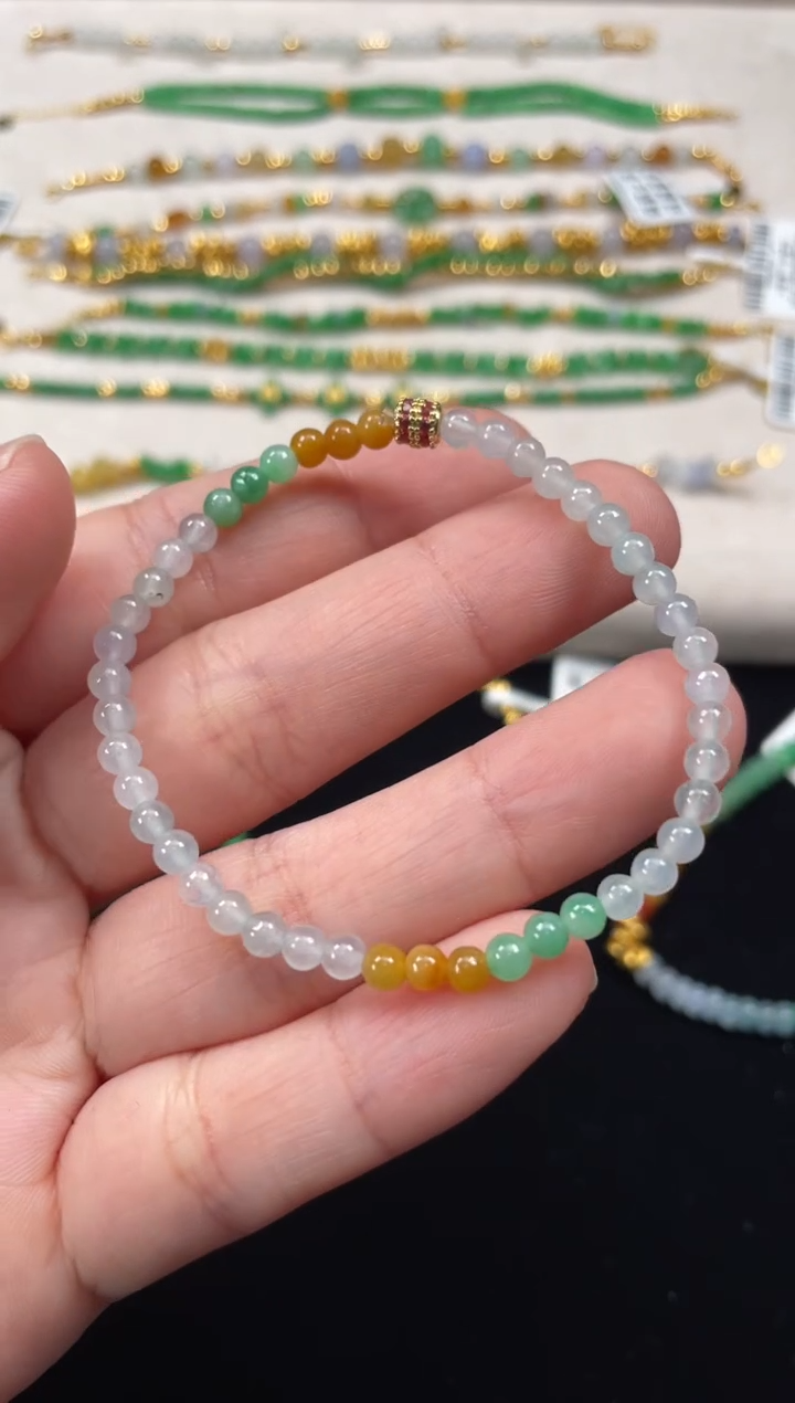 未镶嵌手串翡翠一条   P519