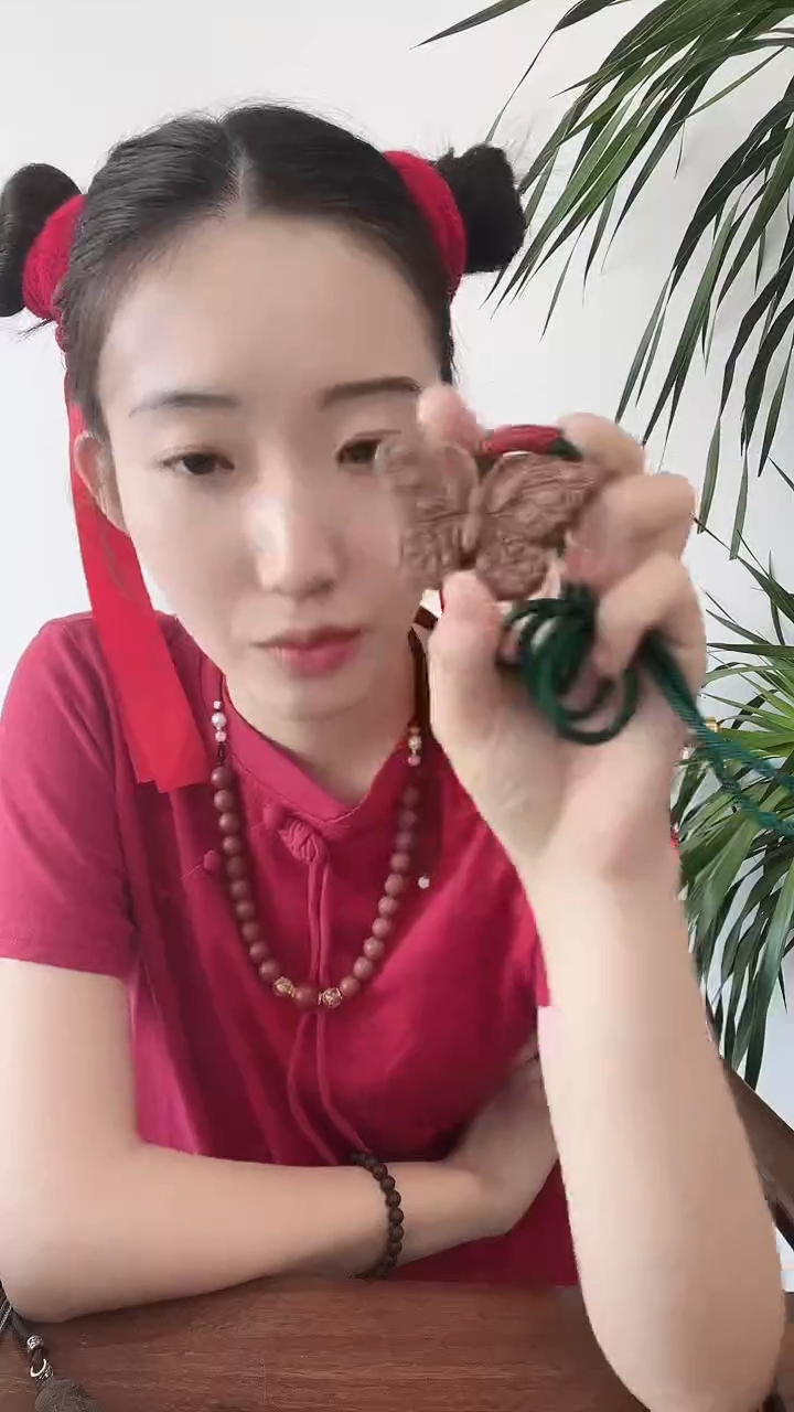 龙涎香方蝴蝶牌子