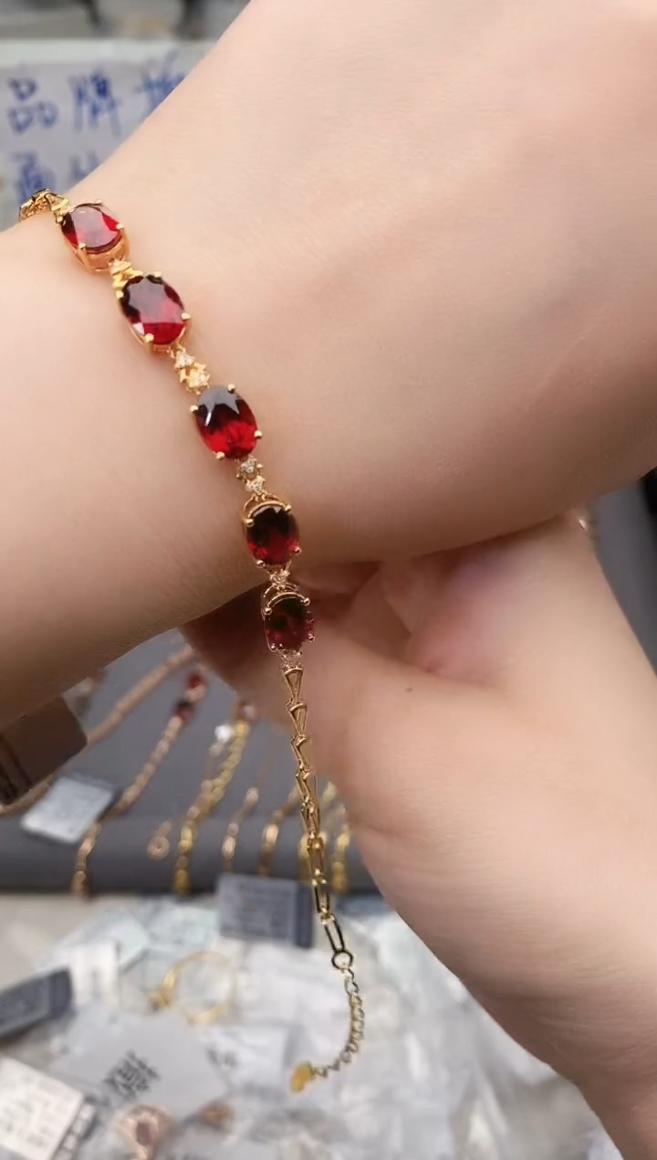 18K金镶嵌手链石榴石--专柜--