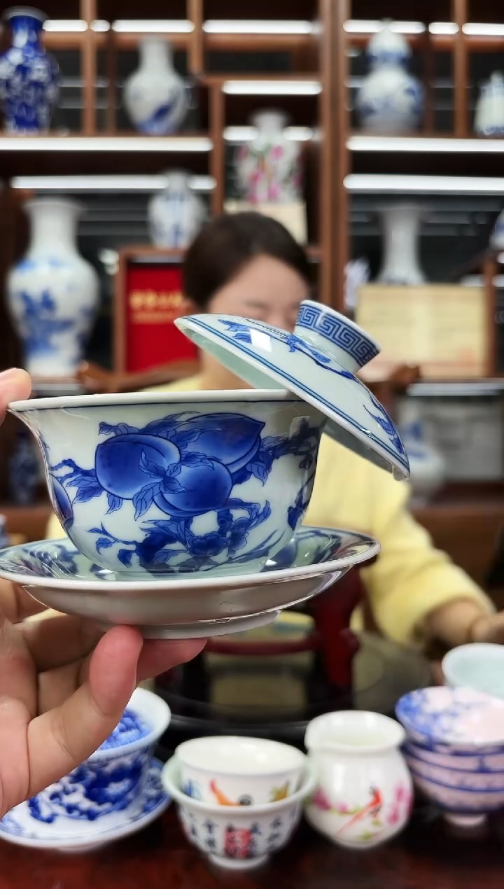 B27景德镇青花九桃三才盖碗1只