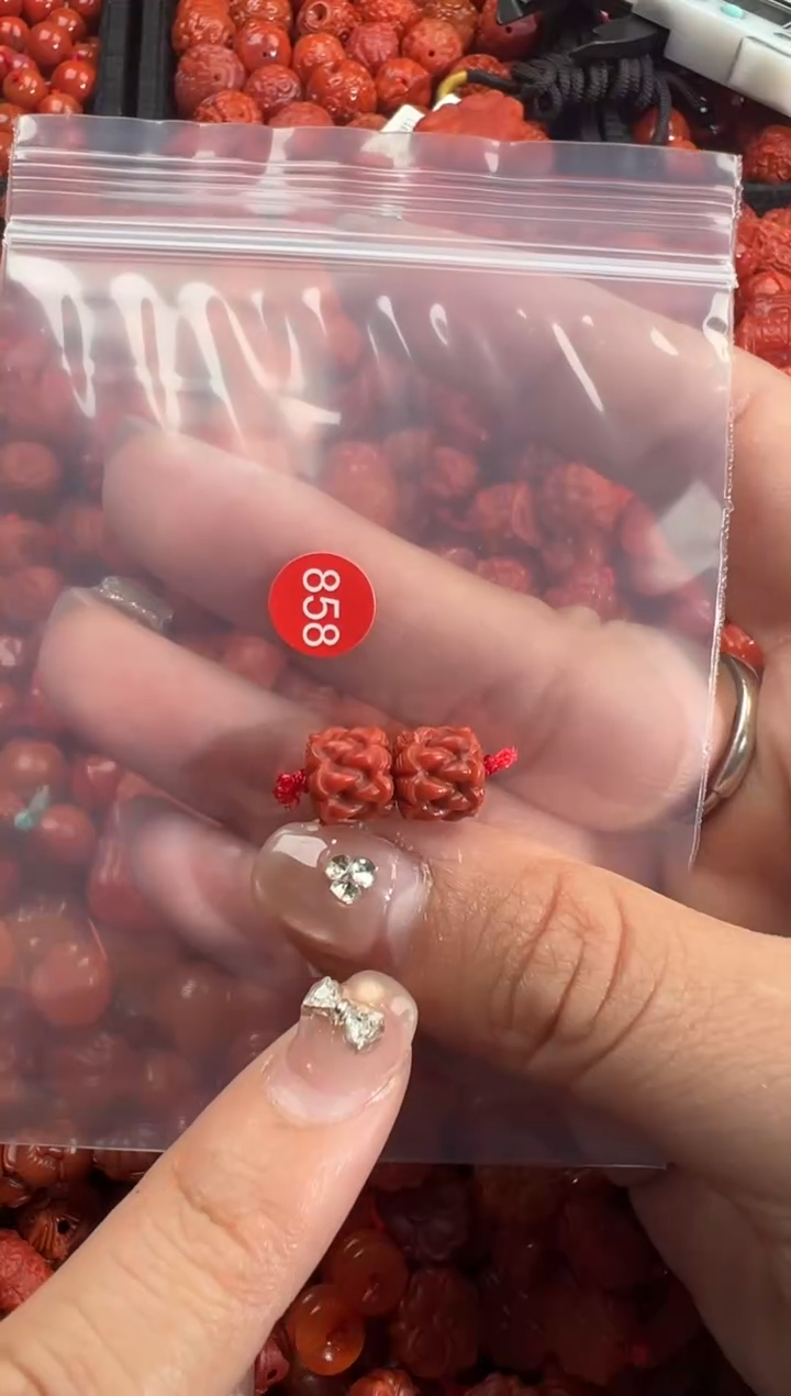 南红玛瑙未镶嵌颈饰1