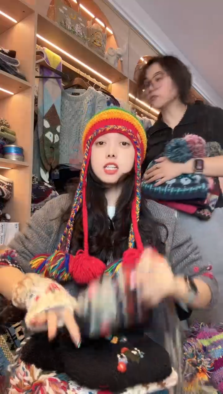 绵羊毛美利奴彩虹七球护耳帽
