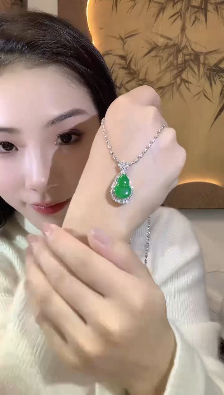 【闪购商品】翡翠吊坠(不含链)18K金镶嵌C36