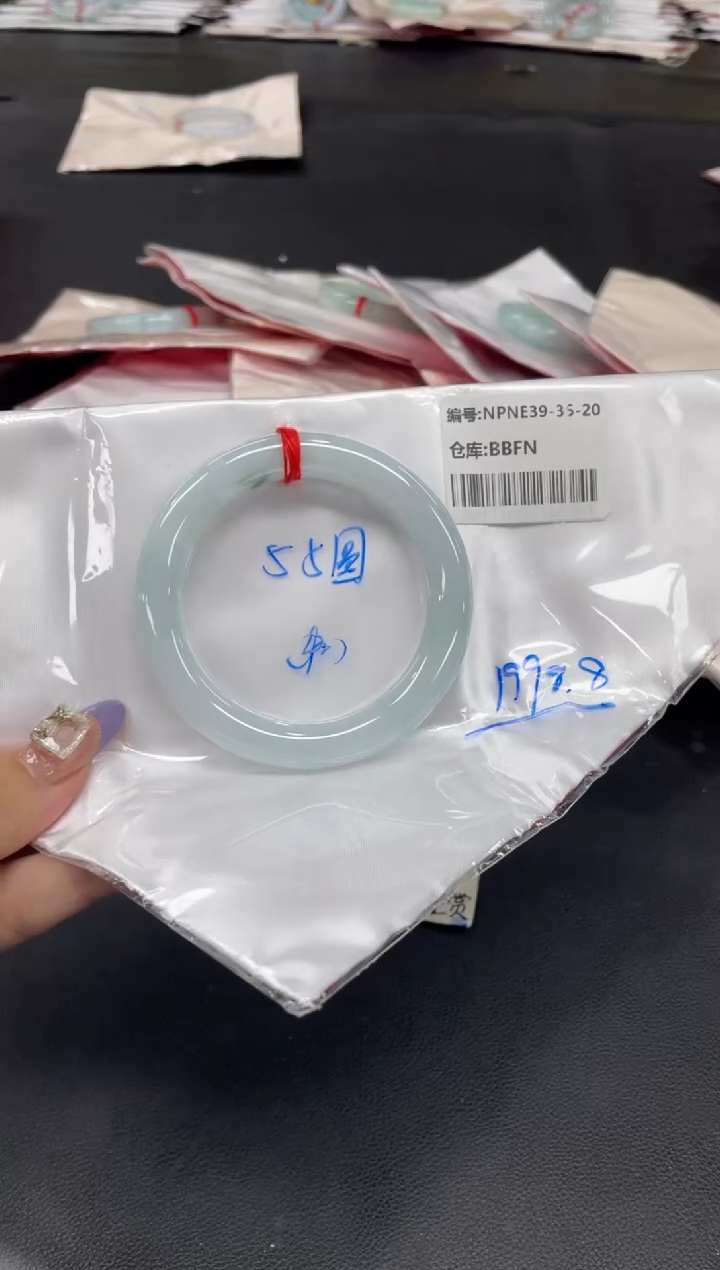 未镶嵌手镯翡翠翡翠手镯