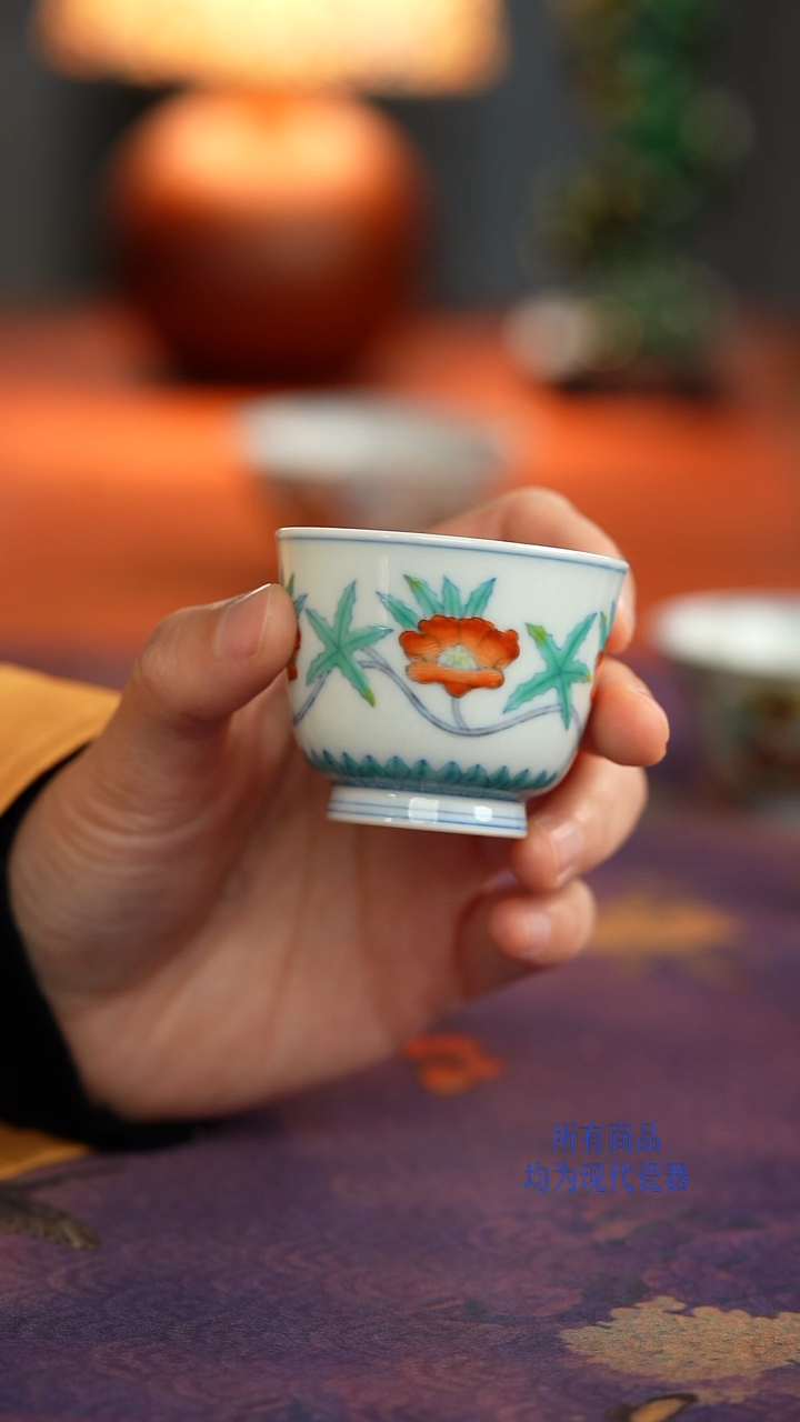 源明青忆斗彩秋葵花小杯