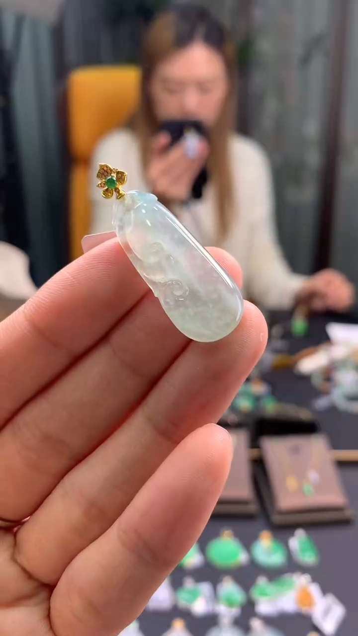 颈饰18K金镶嵌翡翠11549