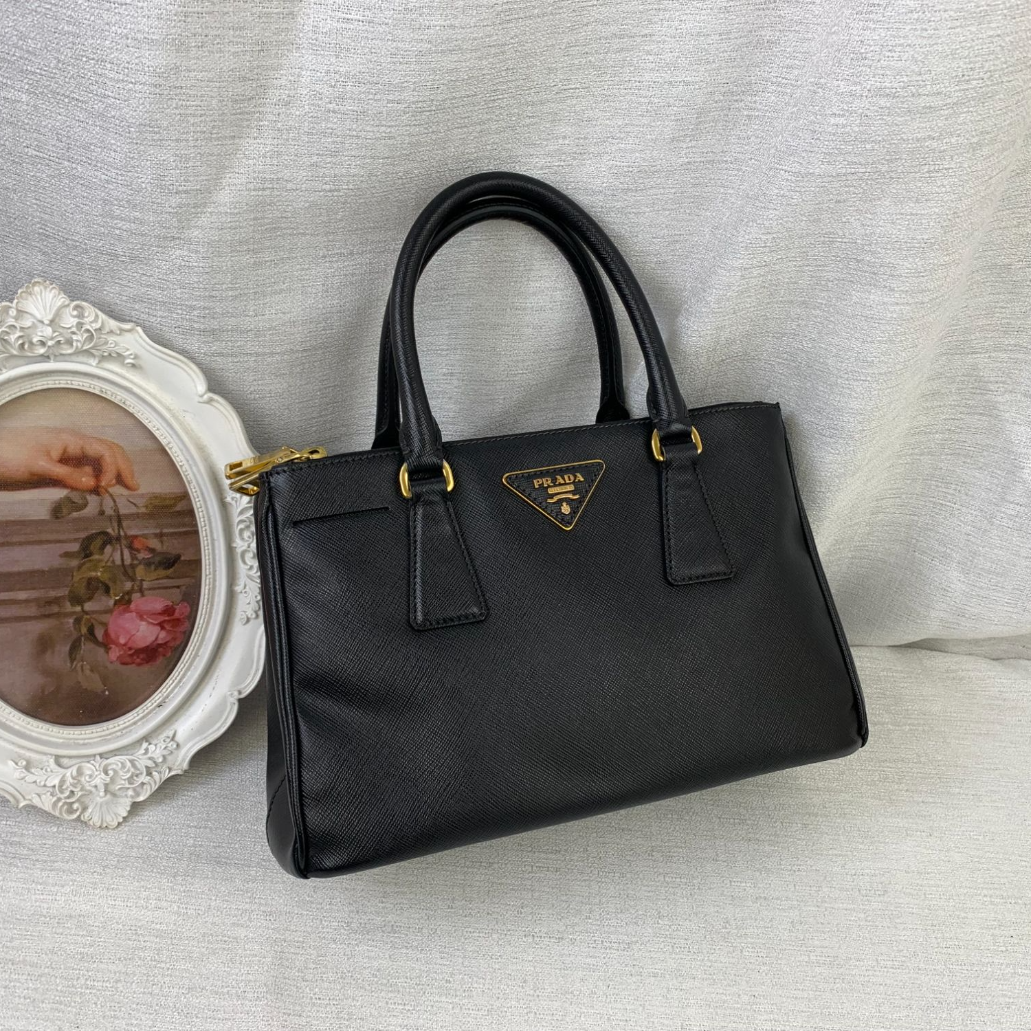 95新 Prada/普拉达 26黑金杀手包/EE11123627/3627