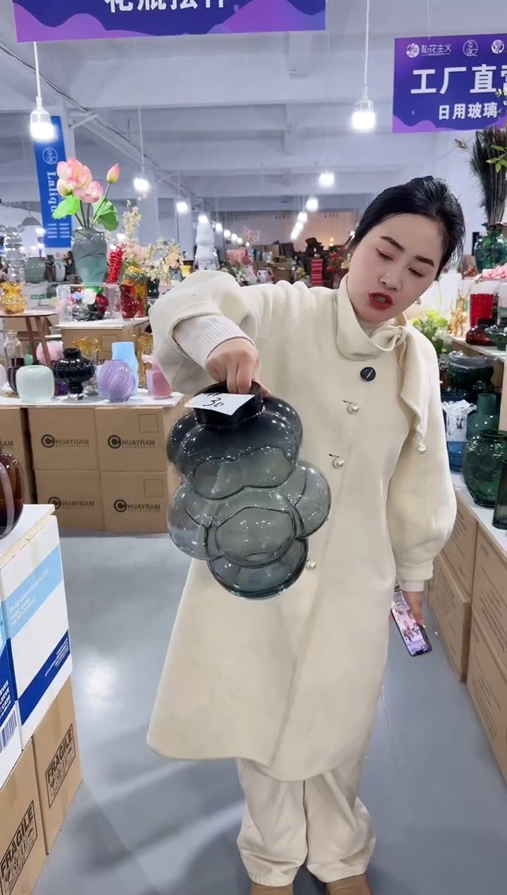 【闪购商品】玻璃安琪花瓶微瑕-CE8E