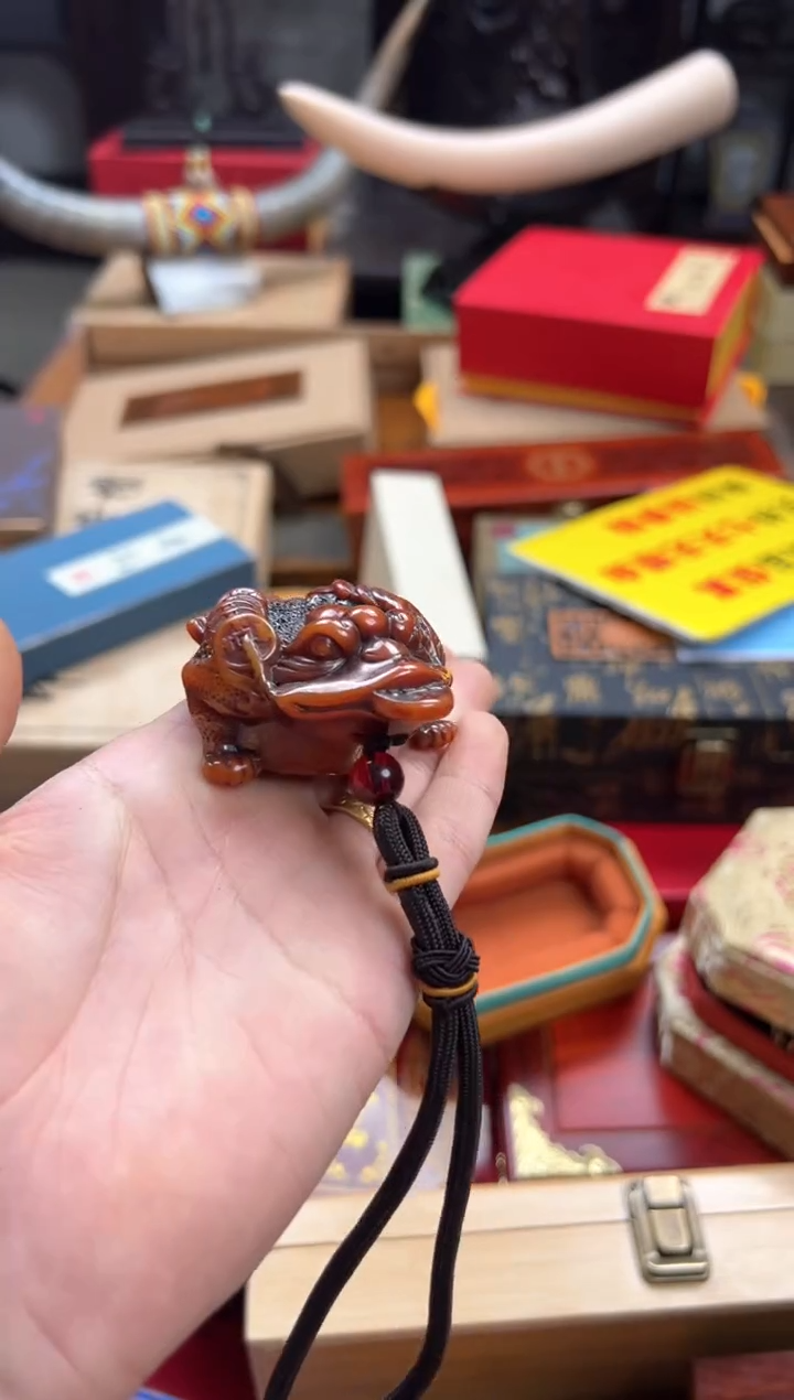 【闪购商品】蜜蜡颈饰未镶嵌——————————金蝉