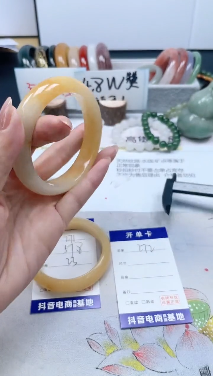 【闪购商品】石英质玉手镯未镶嵌272/62.8