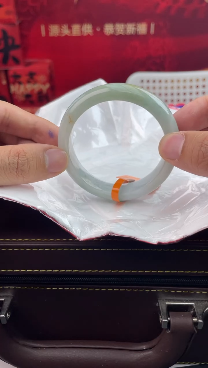 【闪购商品】翡翠手镯未镶嵌8翡翠手镯（微瑕）