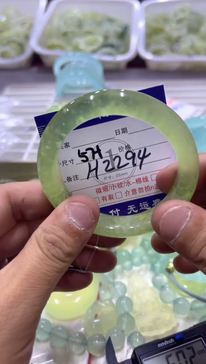 未镶嵌蛇纹石玉手镯1